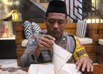 Aiptu Syaiful Anam, BKTM Polres Kediri Kota Yang Tetap Pakai Seragam Saat Jadi Guru Ngaji
