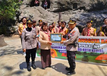 Kapolsek Mojoroto Berikan Materi Pembinaan Dasa Darma Pramuka dan Antisipasi Karhutla kepada para Anggota Pramuka, Ini Pointnya !