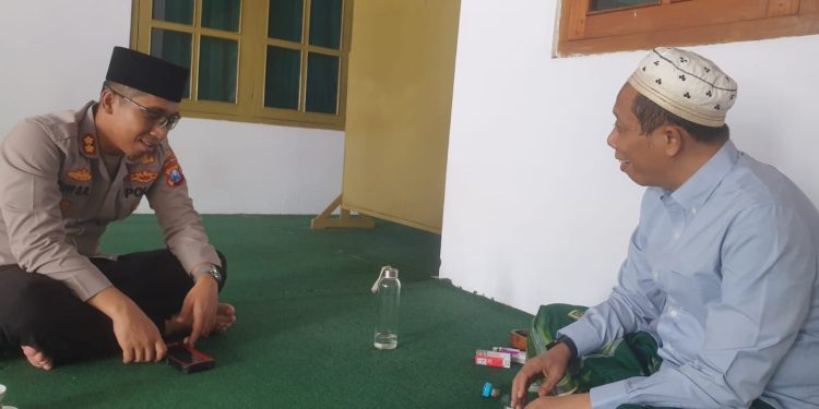 Dari Pintu ke Pintu, Kapolres Situbondo Kunjungi Tokoh Agama Untuk Pemilu Damai