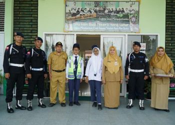 Brimob Kalbar Go To School ke SMPN 16 Pontianak