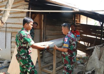 *Senantiasa Atasi Kesulitan, Lanud BNY Bedah Rumah Tak Layak Huni Warga Kampung Astra Ksetra*