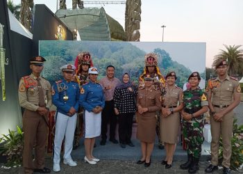 Gubernur Akademi Militer Meninjau Stan Taruna Akmil di Monas Jakarta