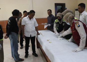 *Cegah Penyalahgunaan Narkoba, Ratusan Personel Polres Jombang Jalani Tes Urine*
