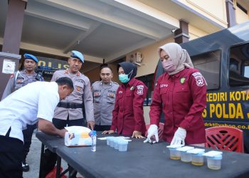 Cegah Penyalahgunaan Narkoba, Polres Kediri Kota Adakan Tes Urine Bagi Anggota