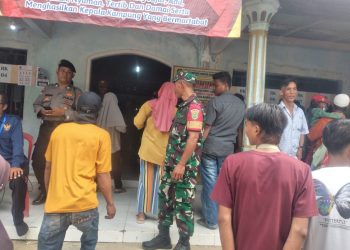 Jalin Kekompakan Babinsa Koramil 426-04 Banjar Agung Bersama Bhabinkamtibmas Komsos Bersama Warga