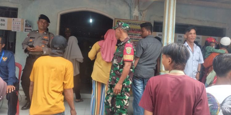 Jalin Kekompakan Babinsa Koramil 426-04 Banjar Agung Bersama Bhabinkamtibmas Komsos Bersama Warga