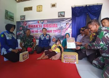 Dalam Rangka HUT TNI, Bhabinkamtibmas dan Babinsa Bantu Pengobatan Anak Penderita Cerebral Palsy*