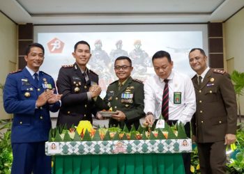 Potong Tumpeng, Kapolres Berikan Selamat HUT ke-78 TNI ke Dandim 0814 Jombang