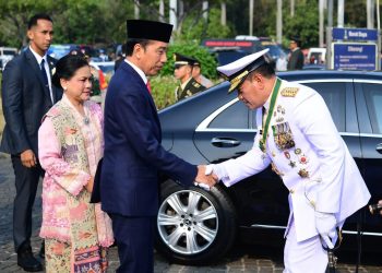 Saksikan Defile Pasukan dan Pawai Alutsista TNI, Presiden: Sangat Komplet