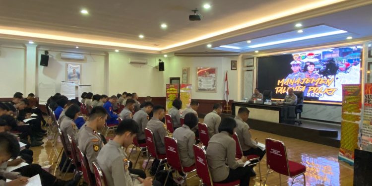 *Membangun SDM Polri: Kisah 45 Polisi Muda Polda Metro yang Dibimbing Santiaji Polri*