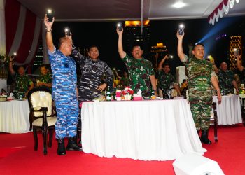 Ribuan TNI Berbaur Dengan Masyrakat Nikmati Panggung Hiburan TNI di Monas