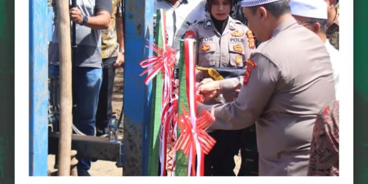 Kapolda Aceh Irjen Achmad Kartiko melakukan penanaman pohon kategori frutikultur di Dayah Modern Tgk Chiek Oemar Diyan Desa Krueng Lamkareung, Kecamatan Indrapuri, Kabupaten Aceh Besar,