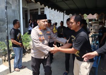Takziah ke Rumah Duka, Kapolres Kediri Kota Berkomitmen Ungkap Kasus Pengroyokan