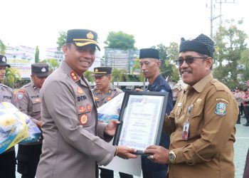 Polresta Banyuwangi Serahkan Hadiah Lomba Yel-Yel dan Lomba Kebersihan Tour of Kemala 2023