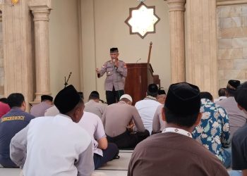 Polres Nganjuk Gelar Jum’at Curhat, Ajak Jamaah Untuk Antisipasi Terjadinya Gangguan Kamtibmas dan Perpecahan Selama Pelaksanaan Pemilu 2024