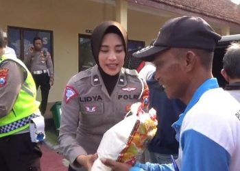 Polres Bondowoso Berbagi 1000 Paket Sembako dari Kapolda Jatim untuk Kaum Dhuafa