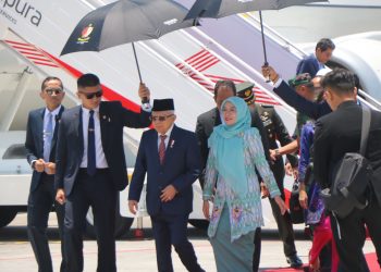Kapolda Bali Sambut Kedatangan Wapres RI