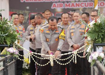 Irjen Pol Toni Harmanto Resmikan Semeru Walk dan Air Mancur Kolam Semeru di Mapolda Jatim