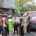 Jum’at Berkah : Polres Nganjuk Bagikan Puluhan Bungkus Sarapan Pagi untuk Tukang Becak dan Pedagang Asongan