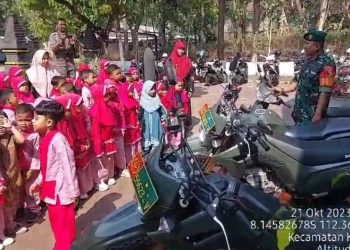 Anggota Koramil 0808/14 Kesamben Kodim 0808/Blitar, Sambut Kunjungan TK An Nur