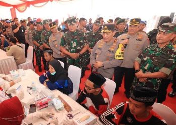 Kapolri dan Panglima TNI Beri Apresiasi Bakti Kesehatan dan Bakti Sosial Alumni AKABRI 91 Terpusat di Malang