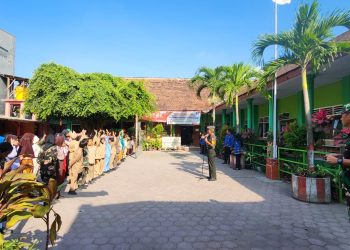 Peduli Generasi Muda, Babinsa Koramil Sananwetan Berikan Pengarahan Kepada Siswa Siswi SDN Karangtengah 2