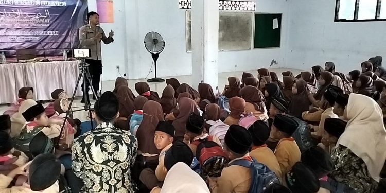 Cegah Bullying Polres Pasuruan Kota Lakukan Pembinaan di Sekolah