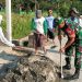 Terjun Langsung Ke Lapangan, Babinsa Koramil Srengat Bantu Pembangunan Saluran Irigasi Di Wilayah Binaannya