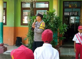 Polres Blitar Sosialisasikan Bahaya Bullying di Sekolah-sekolah Melalui Bhabinkamtibmas