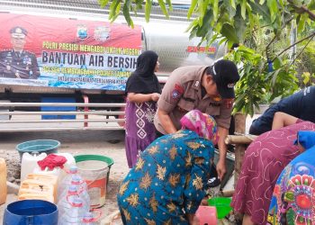 Polres Lamongan Kembali Droping Air Bersih Untuk Warga di 4 Kecamatan