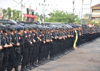 Pemberian Reward oleh Dansatbrimob Kepada Personel Berprrstasi Dibidang Karate