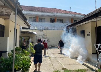 Cegah DBD, Siedokkes Polresta Malang Kota Lakukan Fogging