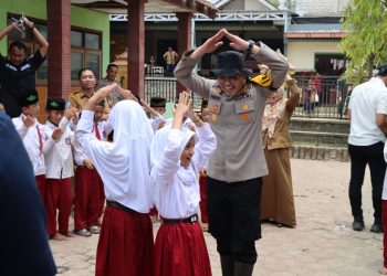 Kunjungi SDN 1 Bareng, Kapolres Ponorogo Berikan Edukasi Larangan Bullying