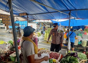 Pastikan Ketersediaan Sembako Di Musim Hujan Kapolsek Tabanan Pimpin Patroli Pasar