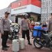 Di Trenggalek Polisi Inovatif Padamkan Karhutla pada Ketinggian Pakai Alat Damkar Mini Pakai Motor