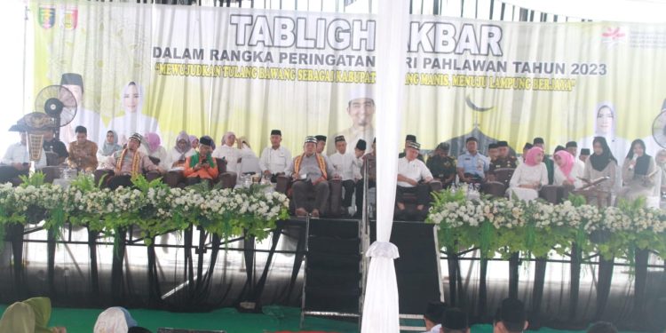 Dalam Rangka Memperingati Hari Pahlawan, Pemkab Tuba Gelar Tahbligh Akbar Bersama Ustad Sholmed
