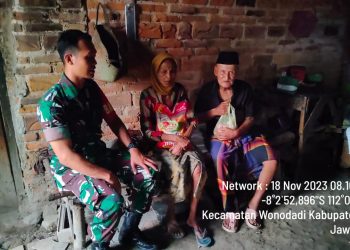 Bantu Warga Kurang Mampu, Anggota Koramil Wonodadi Laksanakan Kegiatan Babinsa Masuk Dapur
