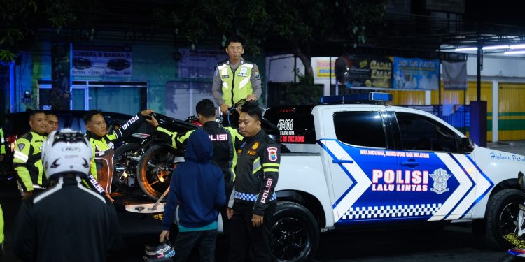 Polres Blitar Kota bersama TNI dan Satpol PP gelar patroli skala besar