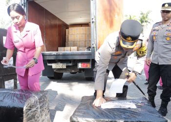 Polres Nganjuk dan Pengurus Bhayangkari Cabang Nganjuk Kirim Dua Truk Bantuan Sosial Peduli Palestina