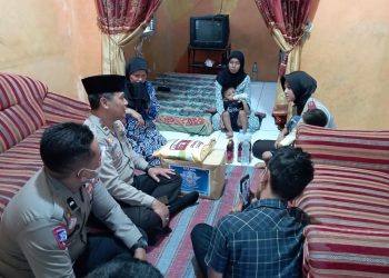 Sambangi Keluarga Korban Laka, Satlantas Polres Jombang Beri Santunan dan Motivasi
