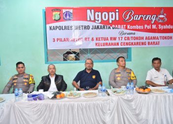 Ngopi Bareng Kapolres Jakbar di RW 17: Kekompakan Warga Jadi Kunci Sukses Menjaga Kamtibmas