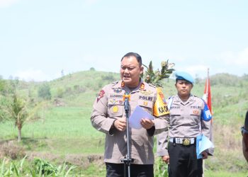 Dalam Rangka HUT Brimob ke-78 dan HUT Polairud ke-73 Kapolres Blitar Laksanakan Penanaman Pohon Mangrove Di Pantai Tambakrejo