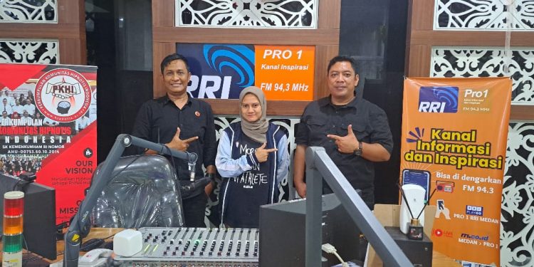 Pola Asuh Terhadap Anak Melalui Hypnoparenting Ngobrol Asik Show Di RRI Pro I FM Medan