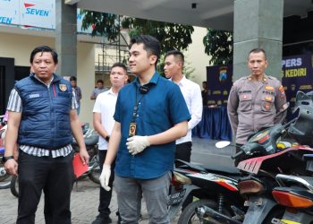Jajaran Satreskrim Polres Kediri mengamankan dua pelaku pencurian kendaraan bermotor (Curanmor).