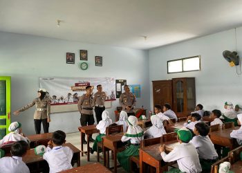 Anggota Polres Tulungagung Jadi Guru di Kelas Inspirasi Andika Mengajar 2023