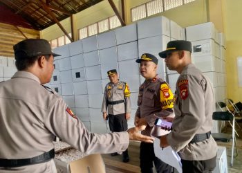 Waka Ops Res Bersama Pejabat Operasi Mantap Brata Kapuas 2023-2024 Lakukan Pengecekan Gudang Logistik Pemilu