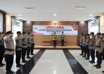 Kapolres Kubu Raya Pimpin Upacara Kenaikan Pangkat Pengabdian