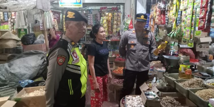 Kapolsek Tabanan Pimpin Patroli Pasar Dan Himbau Kamtibmas