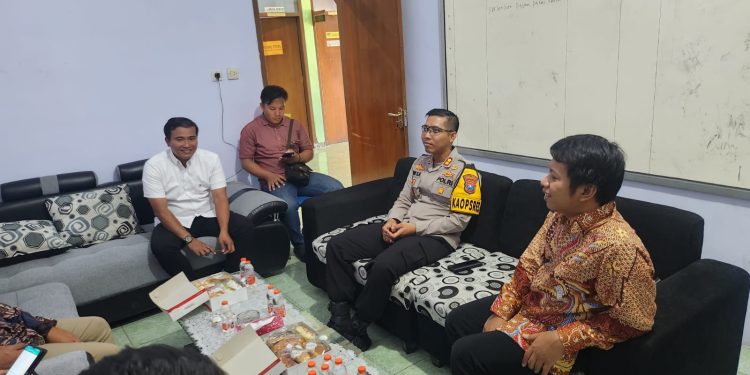Memastikan Pengamanan Tahapan Pemilu 2024 Kondusif, Kapolres Situbondo Kunjungi Kantor KPU dan Bawaslu