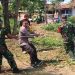 Cegah Banjir Polisi dan TNI Bersama Warga Bersihkan Jalur Sungai di Ponorogo